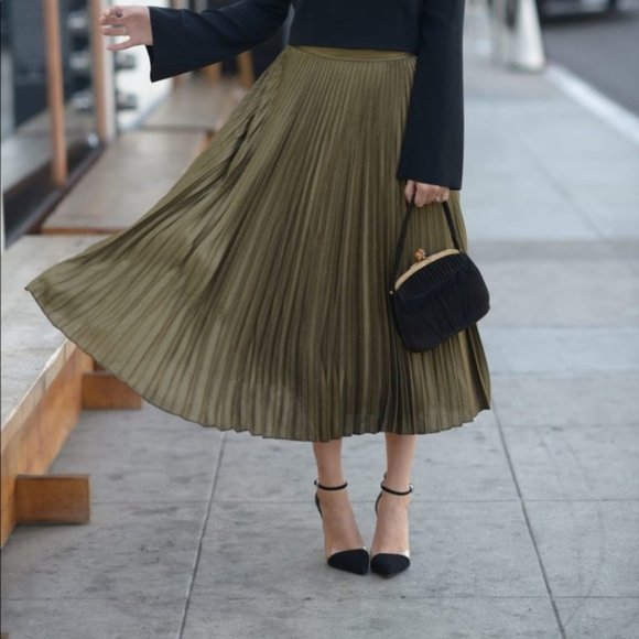Club Monaco Skirts Club Monaco Annina Metallic Gold Pleated Skirt